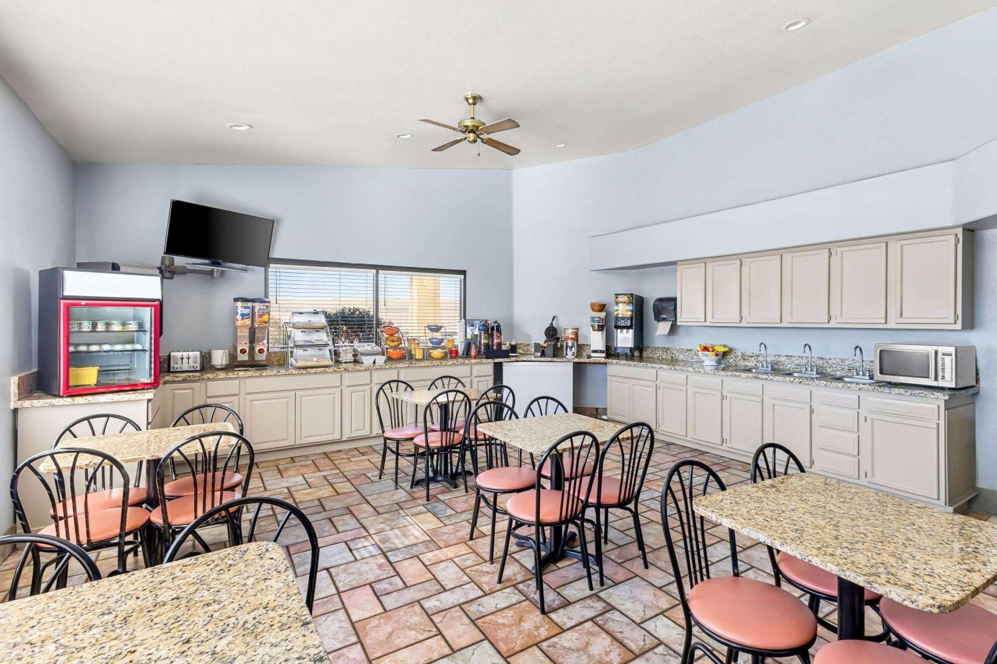 Days Inn By Wyndham Buckeye Ngoại thất bức ảnh
